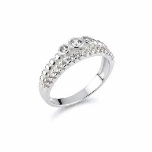 Anel de Prata 925 Aparador Zircônia Cravejado Twist. Estoque Limitado - Sob Consulta -