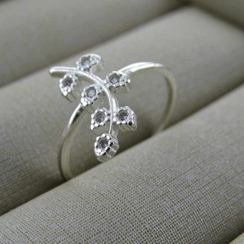 Anel de Prata 925 Slim Zircônia Cravejado Symbol Folhas. Estoque Limitado - Sob Consulta -
