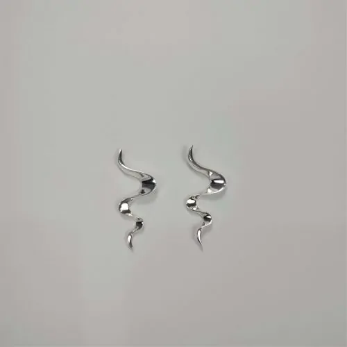Brinco de Prata 925 Onda. Estoque Limitado - Sob Consulta -