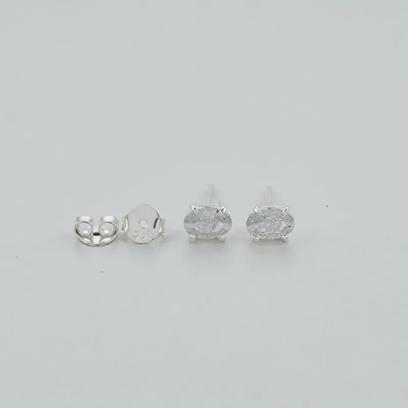 Brinco Prata 925 Ponto de Luz Zircônia Oval 4x6 mm – Estoque Limitado – Sob Consulta