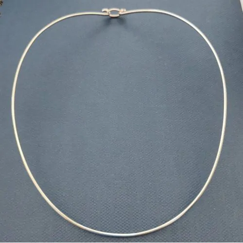 Colar Prata 925 Rígido Aro Liso Oval Com Fecho –